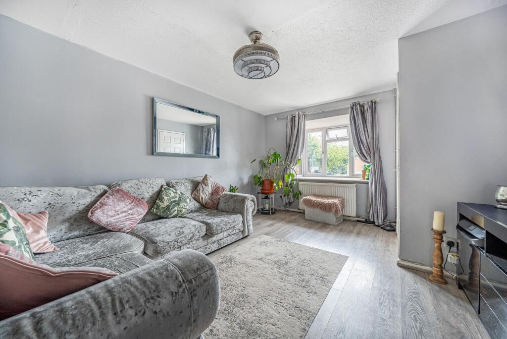 Living Room (2)