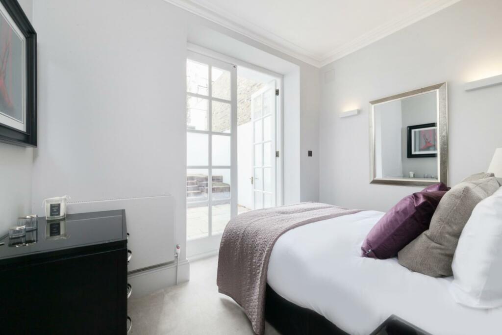bedroom (2).jpg