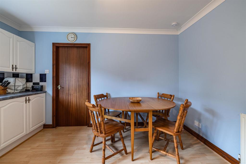 2 Kingsknowe Gardens Galashiels 13.JPG