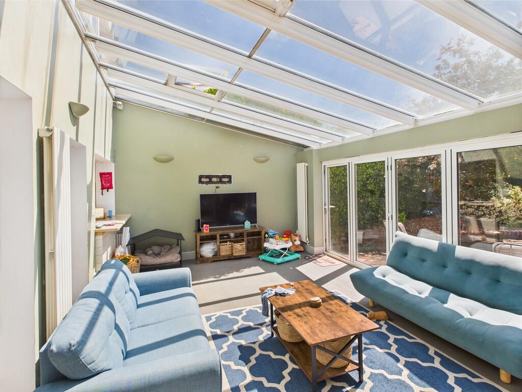 CAM04578G0-PR0012...