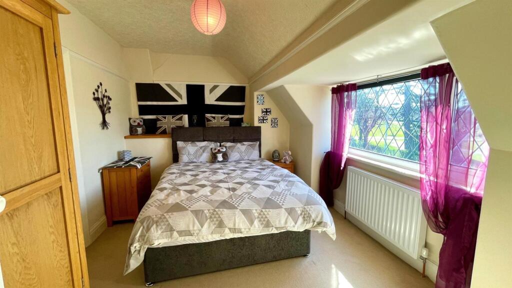 BEDROOM 4