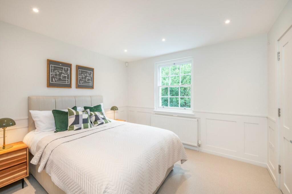 bedroom (3).jpg