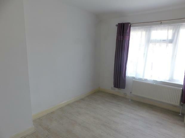 25NewmanStMainBedroom