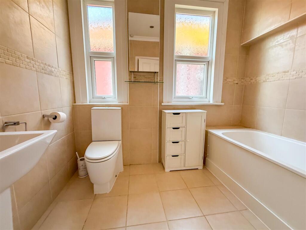 FAMILY BATHROOM