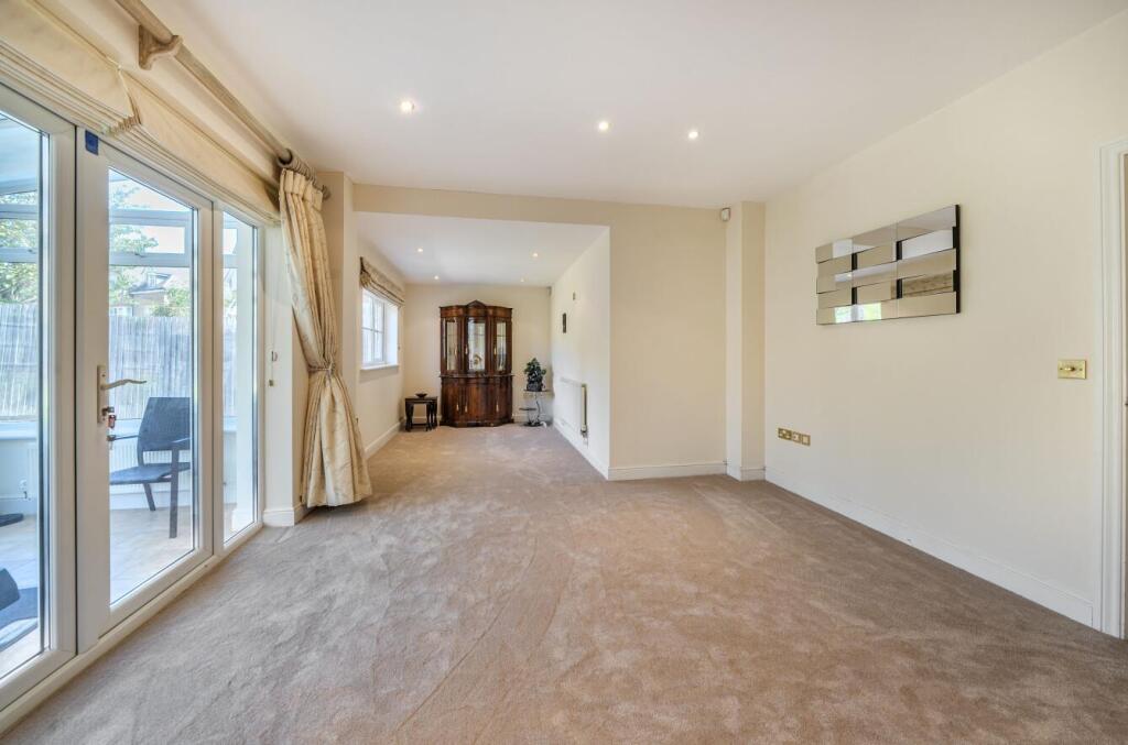 Davidson Frost-Wellings, DFW, Chandos Court, Livin