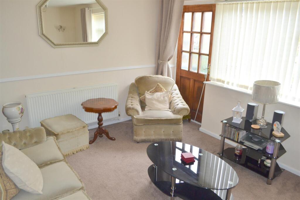 Lounge 3.JPG