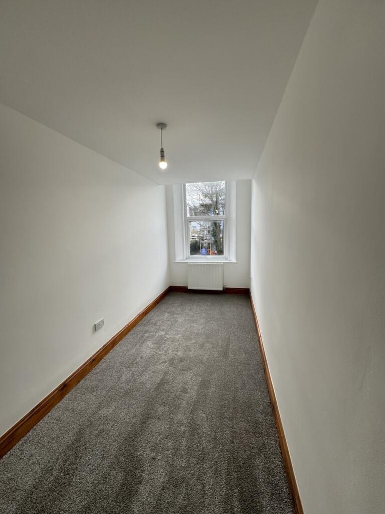 Flat 4, 3 Barton Crescent - Bedroom 2