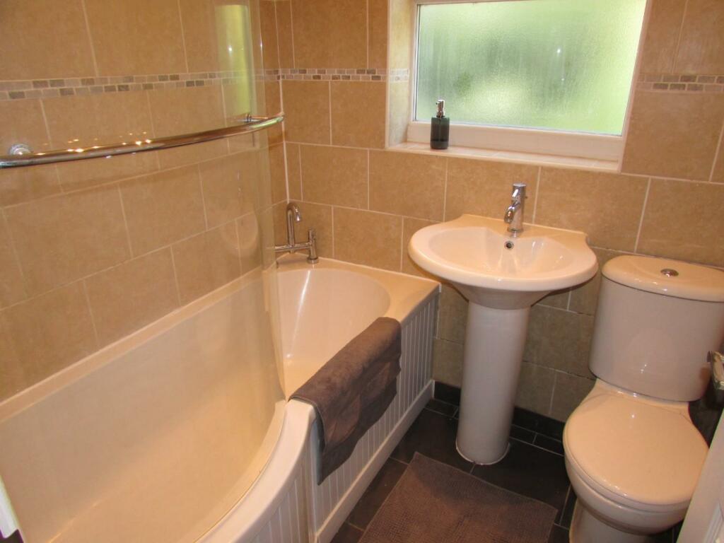 GrangeSt25bath.JPG