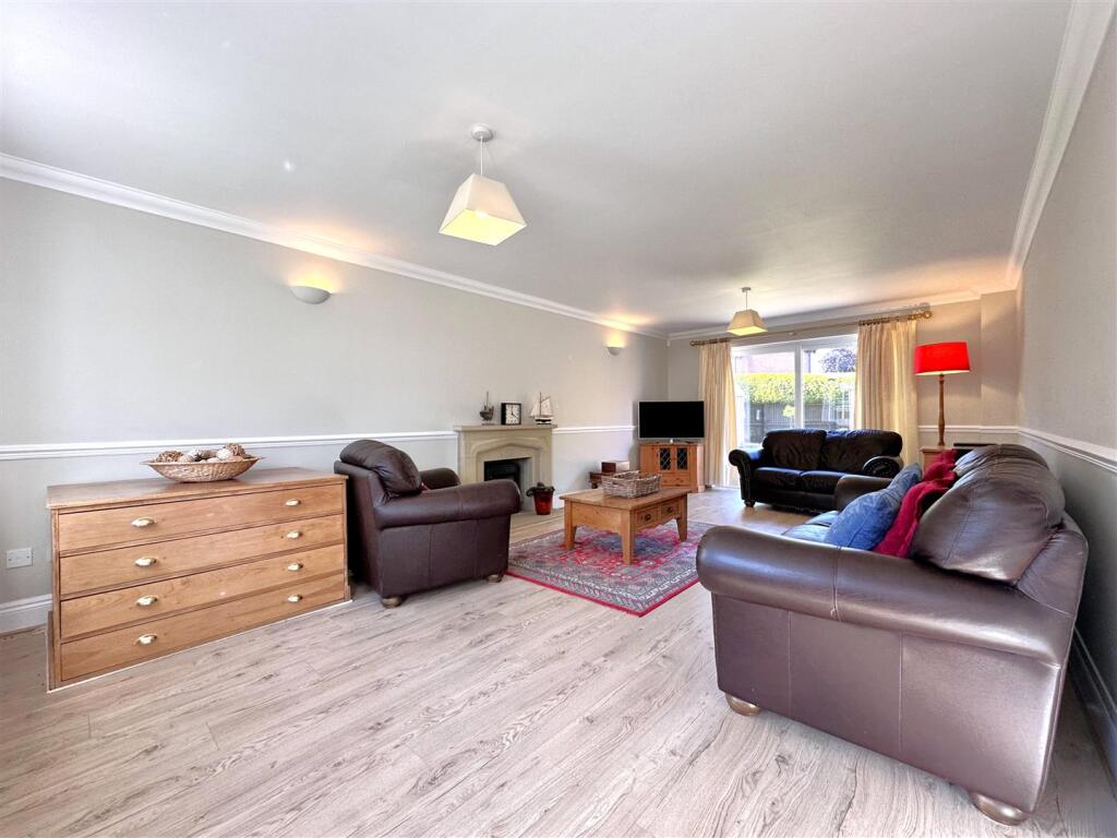 Large Living Room 158