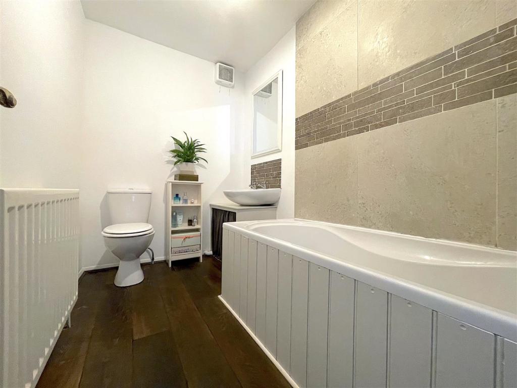 Bathroom (1).jpeg