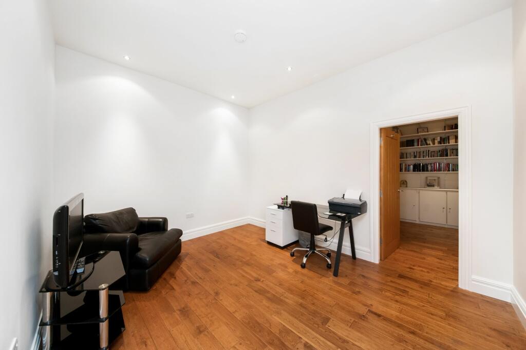 PLAY ROOM/STUDY