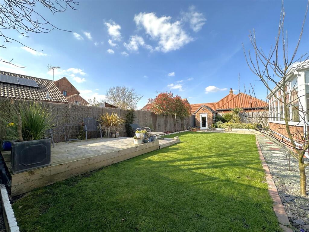 Wonderful Landscaped Garden 555