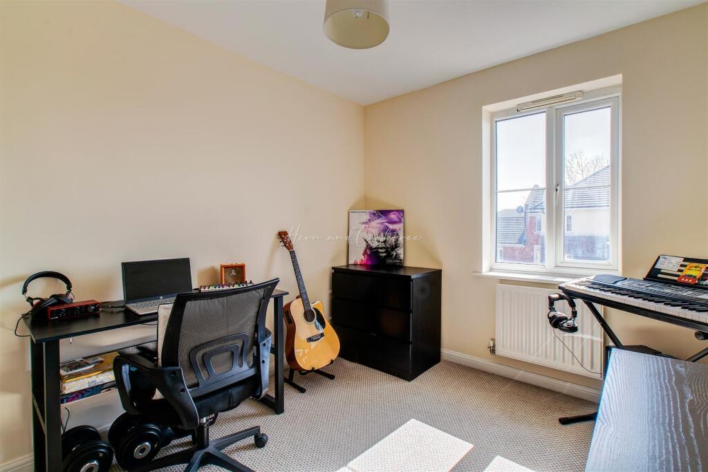 Ffordd James Mcghan, HernCrabtree (2).jpg