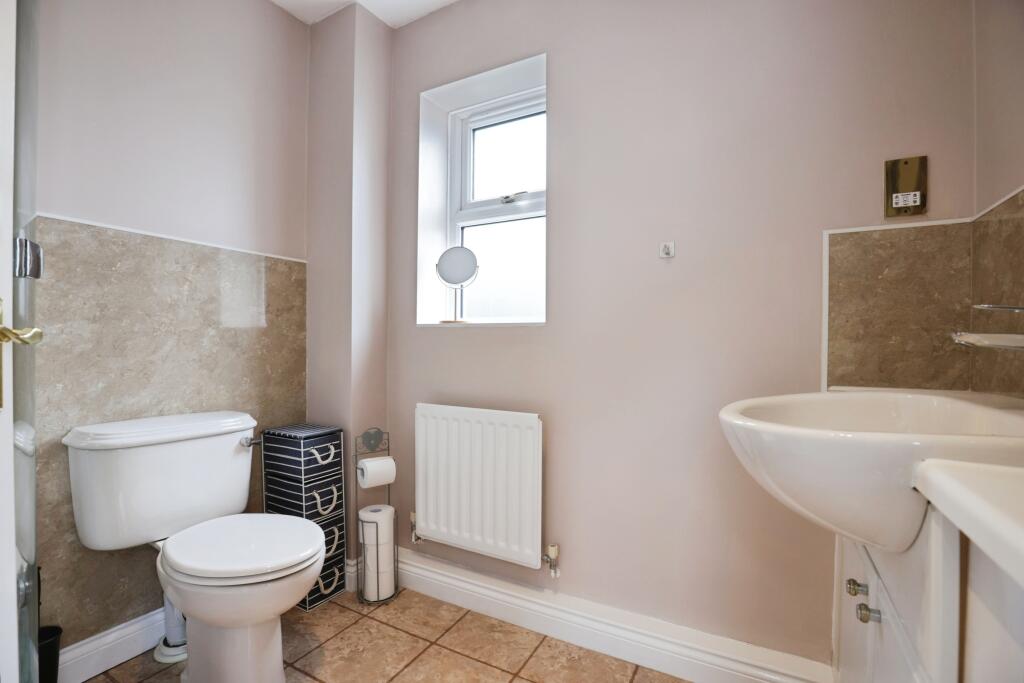 En-suite to Bedroom 2