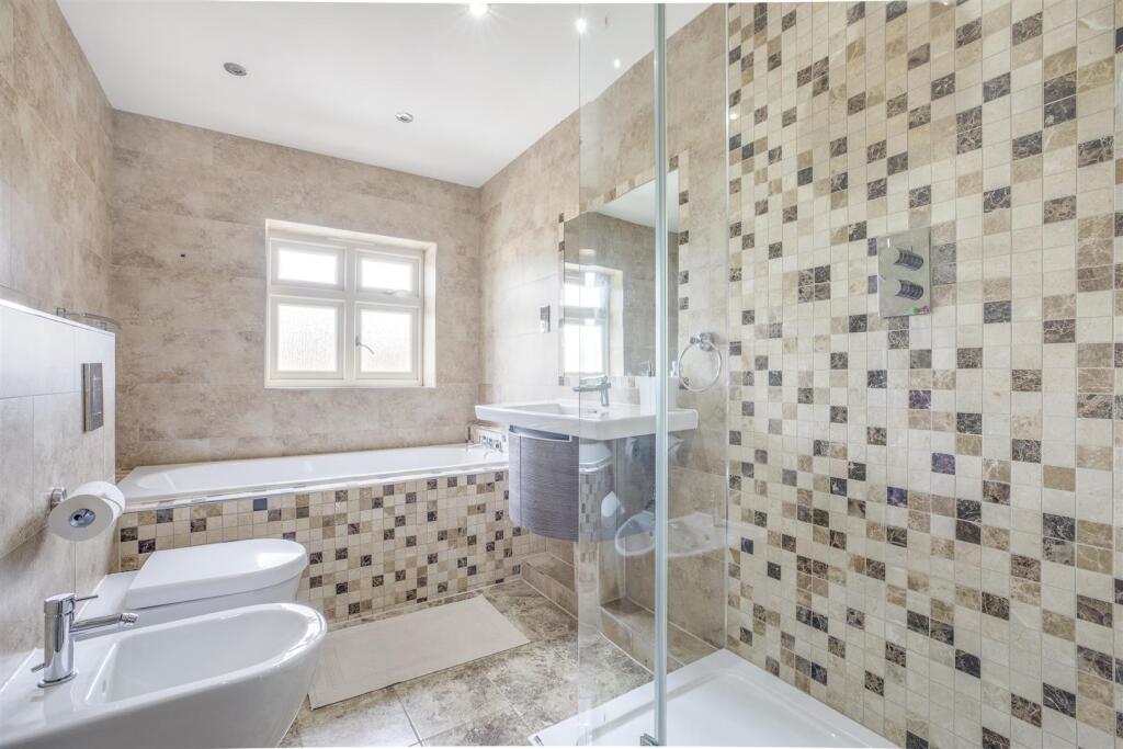 27 Marlow Road, HP11 1TA-4.jpg