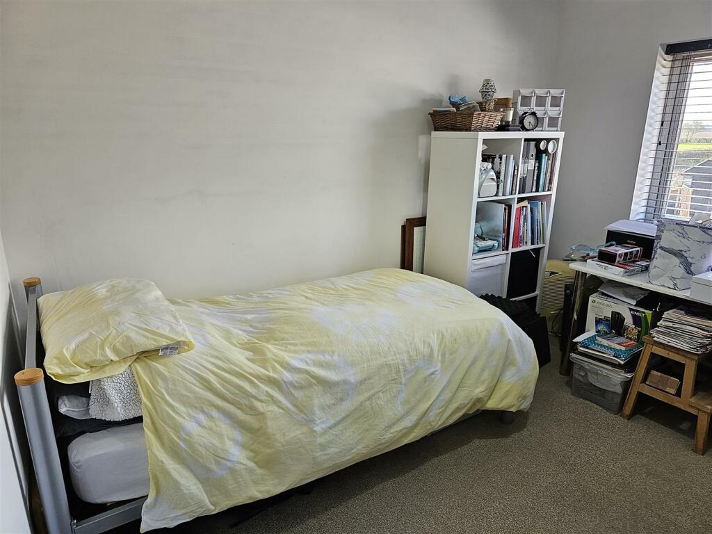 bed 2.jpg