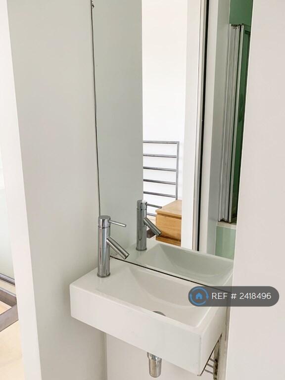 En-Suite Bathroom In The Bedroom