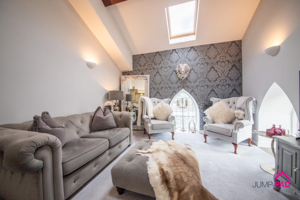 KITCHEN / LIVING ROOM