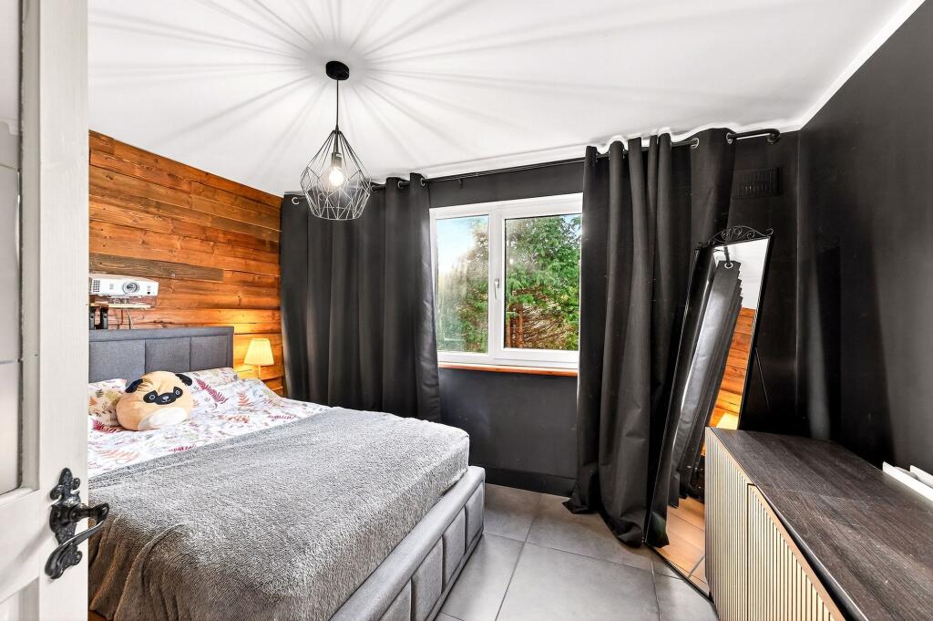 Prinicipal bedroom