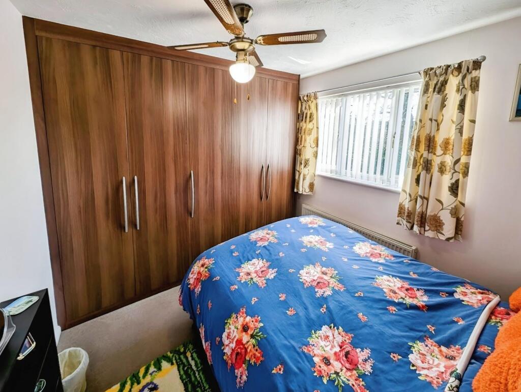 prop box 20 HAMPDEN CLOSE bed 2.jpg