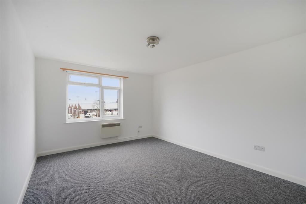 Flat 4, Greens Court - eUXQY8Uk76gos8pYXUXI.jpg