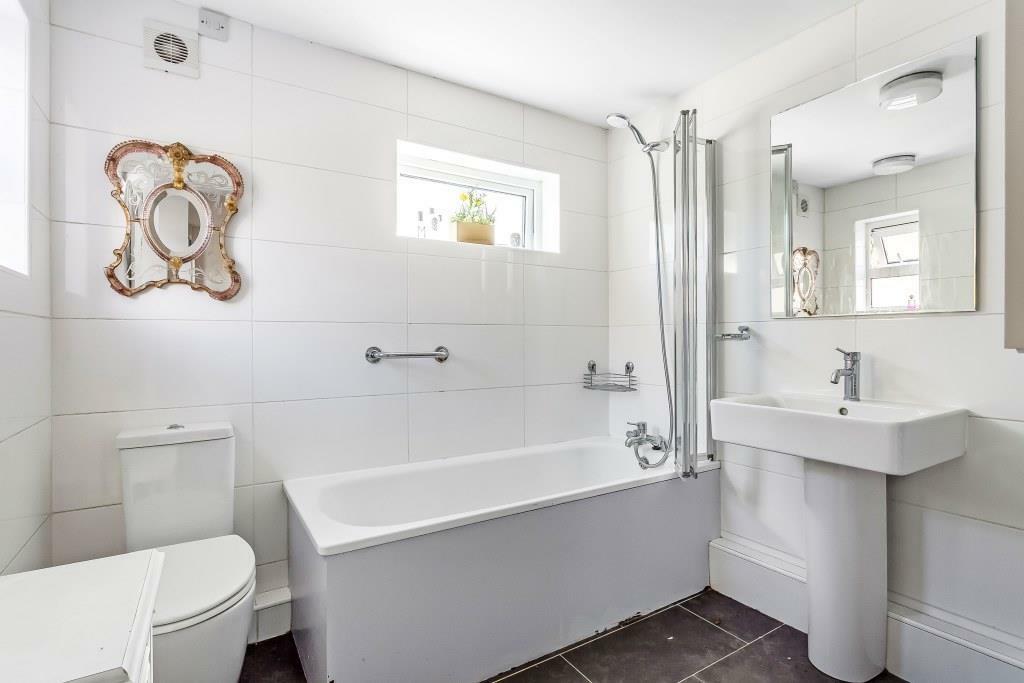 Bathroom 1.jpg