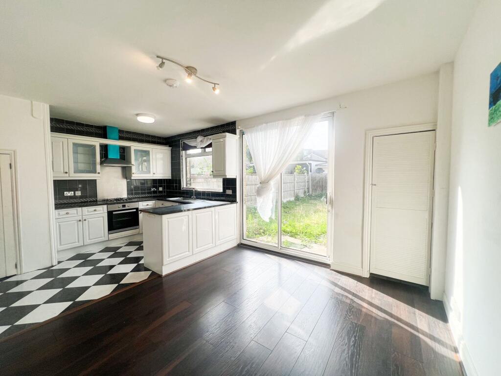 Salisbury Ave IG11