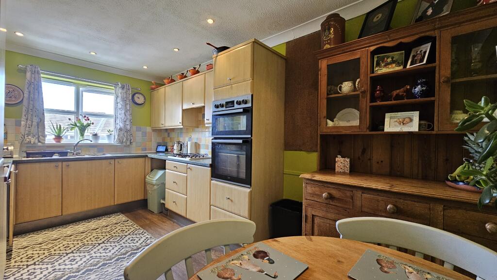 Kitchen / dining room