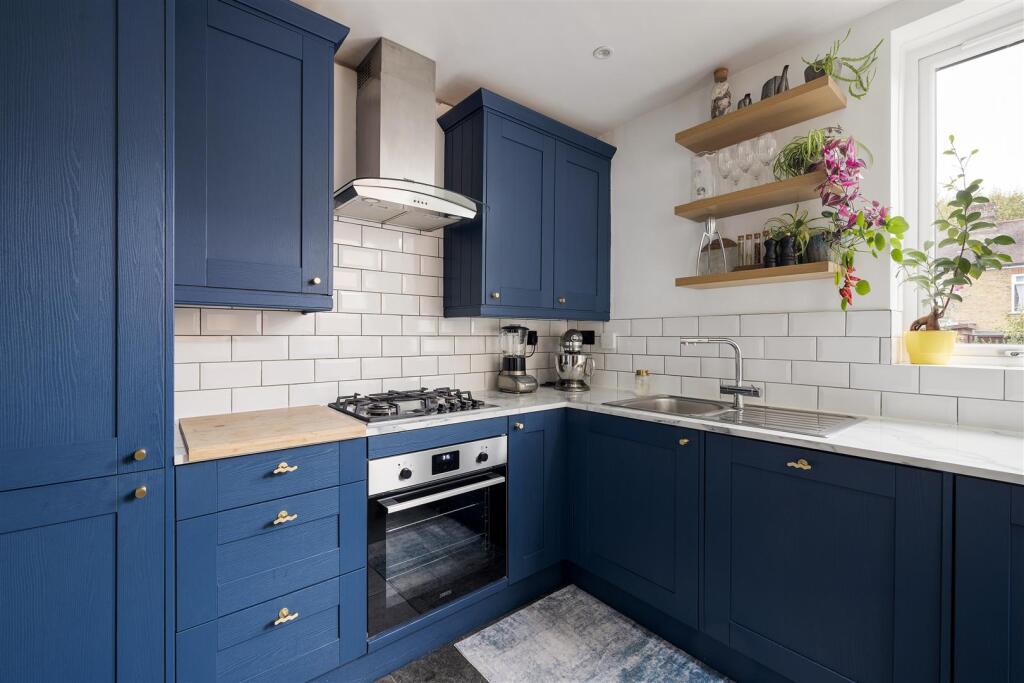 Mafeking Avenue E6