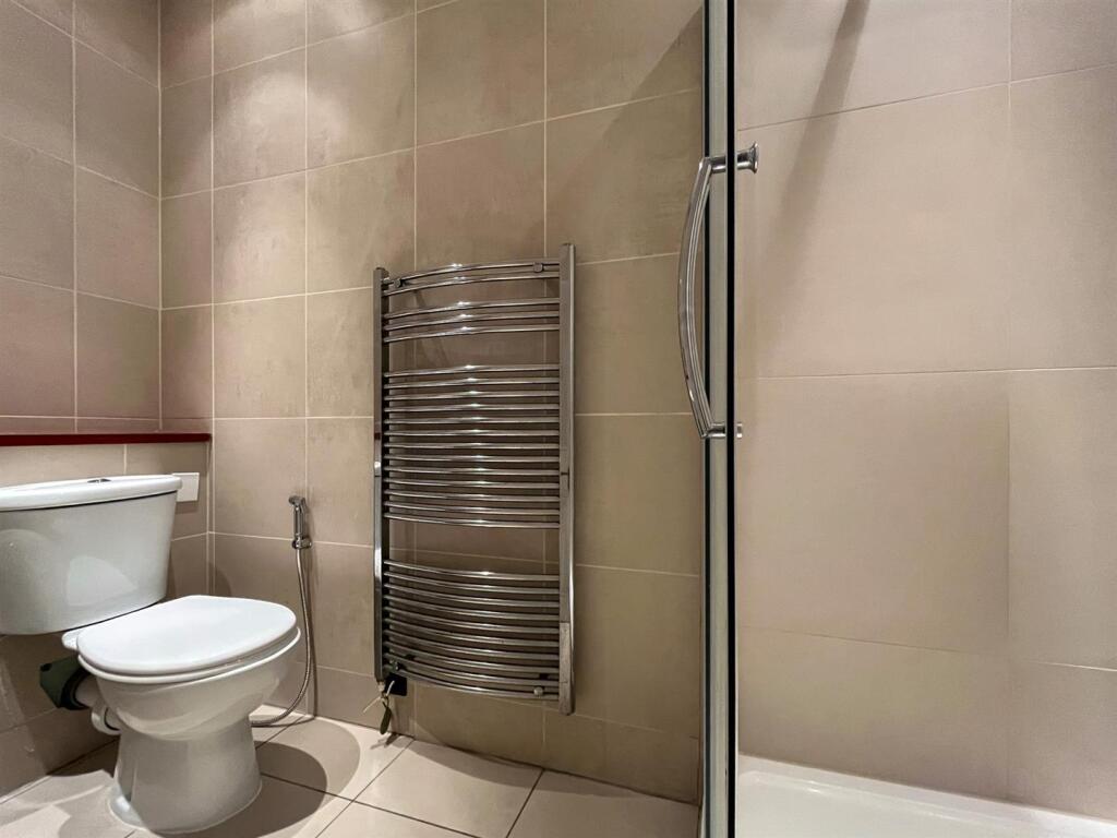 Bathroom 2 (1 of 1).jpg