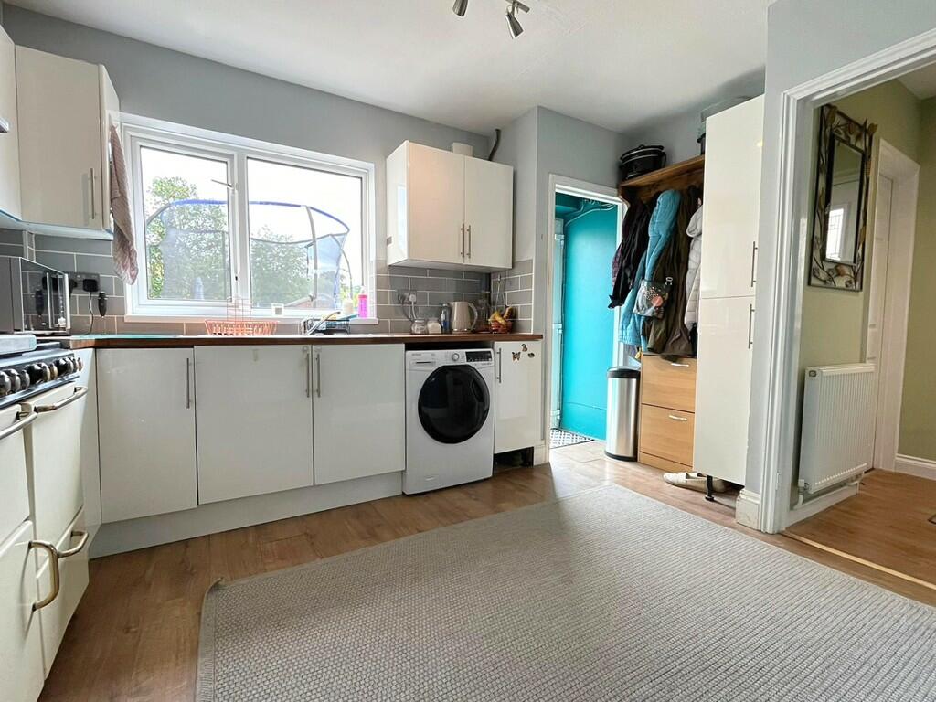 Kitchen from to r...