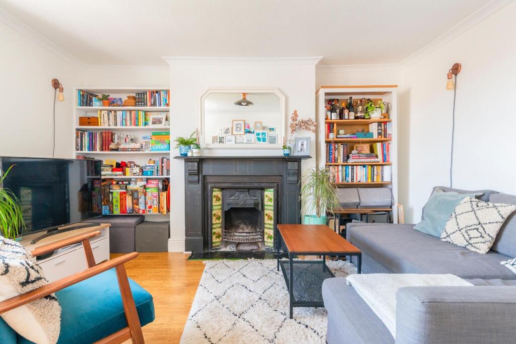 DAORDLEIFGNIRPS57FG - Living Room A.jpg