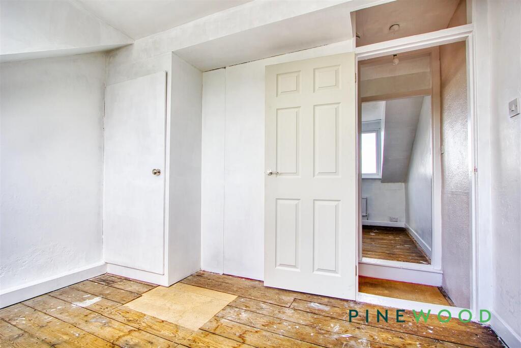 BEDROOM 4