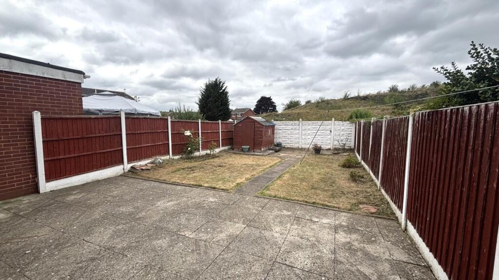 67 macdonalds close garden 1.jpeg