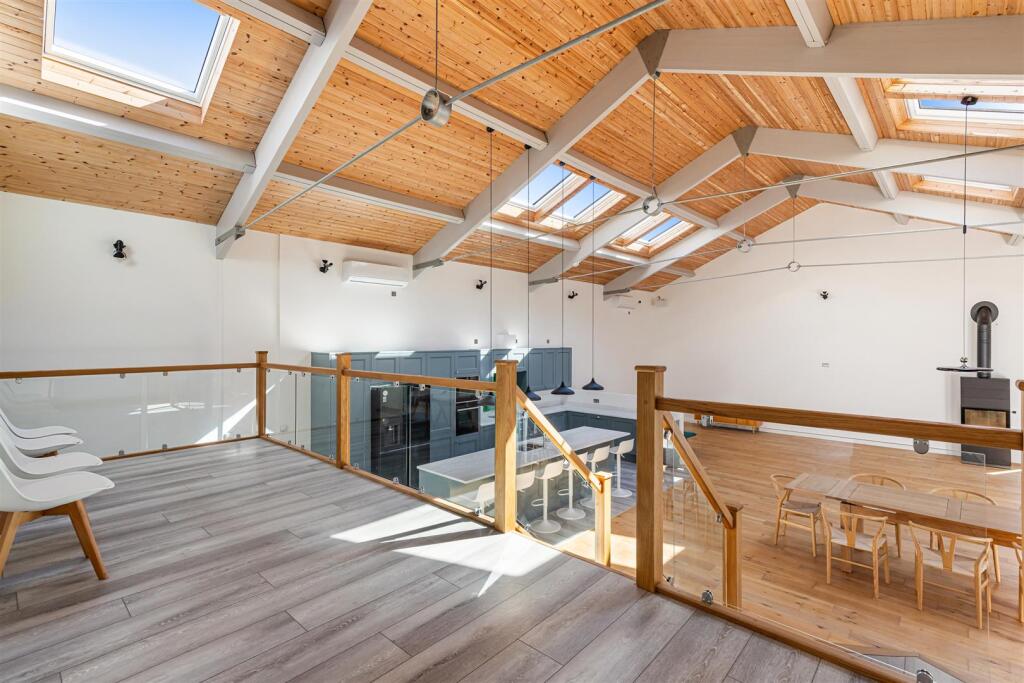 A30 - Higher Bowden Estate, Willow Bank - 250320.j