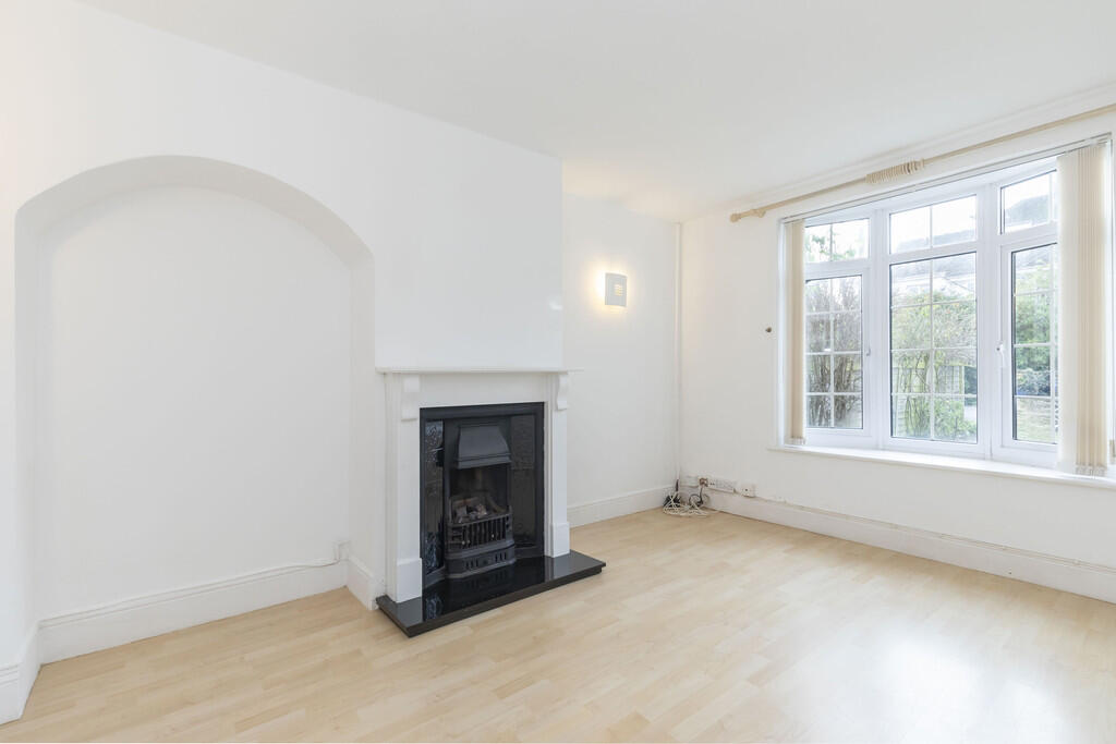 29 Shaw Green Lan...