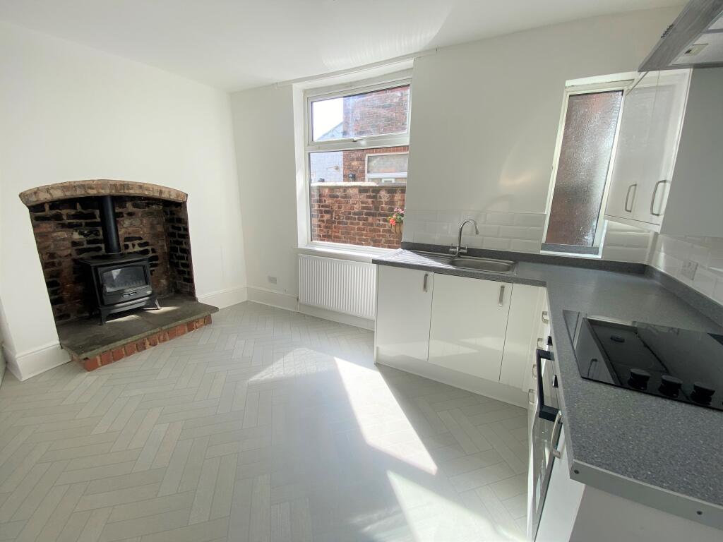 R Kitchen (2)-min.jpg