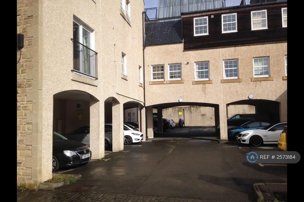 Private Free Parking