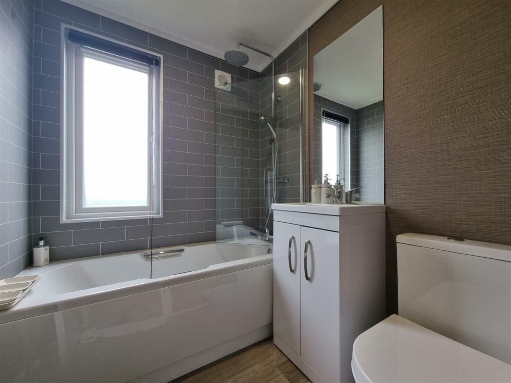 MODERN BATHROOM
