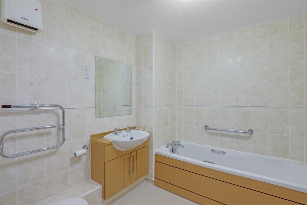 20-b2ccCT_MCS_Flat 46 Cartwright Court_77.jpg