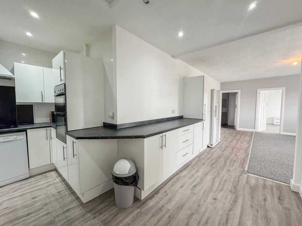 FLAT - OPEN PLAN ...