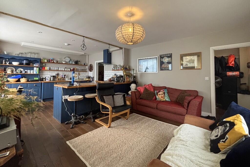Lounge/Kitchen