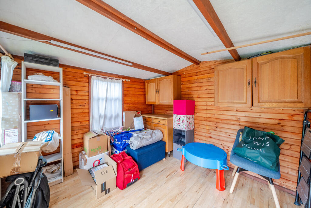 1361691-4-68e4f8b...