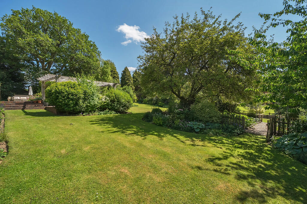 1303673-6-6852d85...