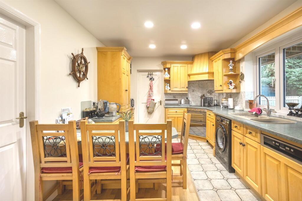 Zoom Info DeleteLink to a Room... Gable Ends, Bird