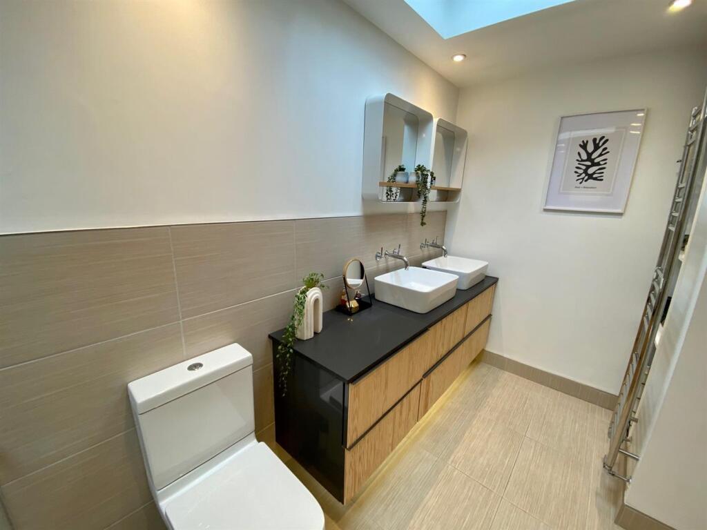 priory way 78 ensuite 3.jpg
