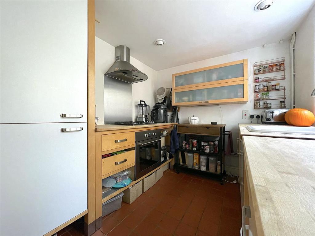 Kitchen (2).jpeg