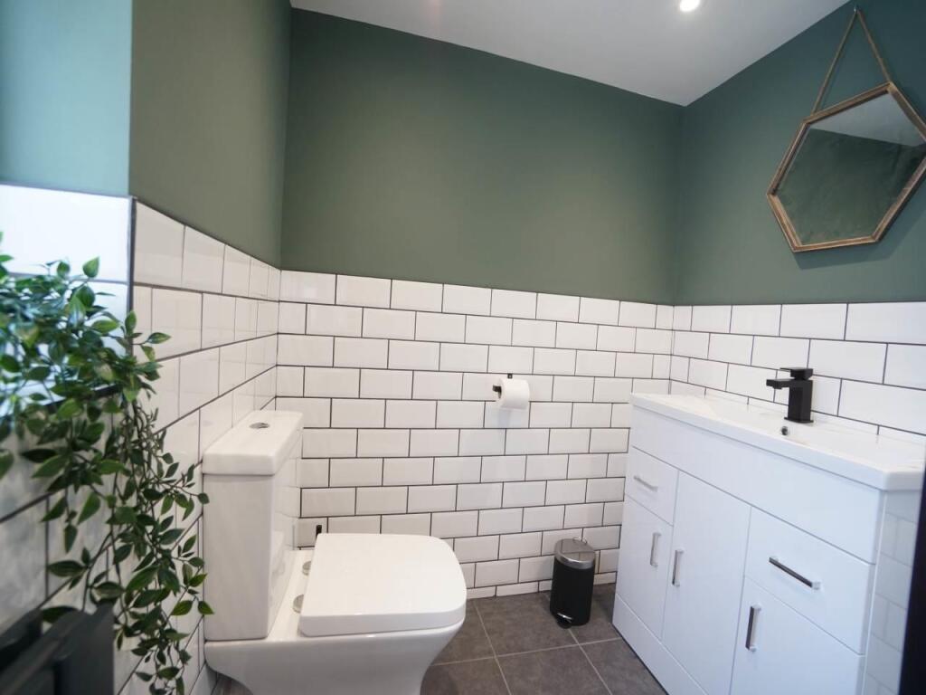 23PenchwintanRd_Bathroom1.1.JPG