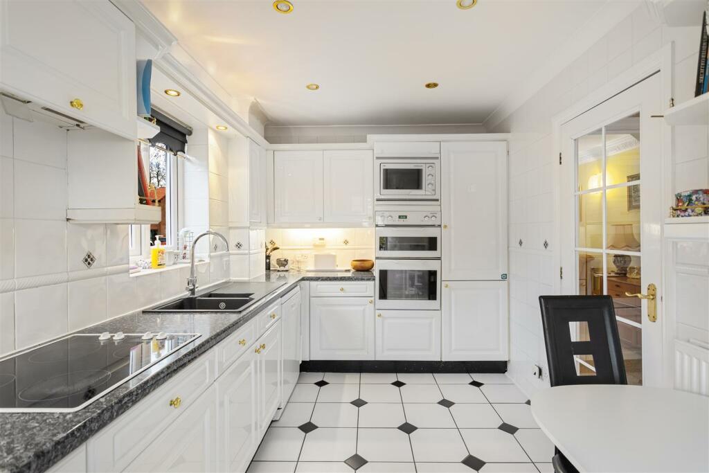 BREAKFAST KITCHEN