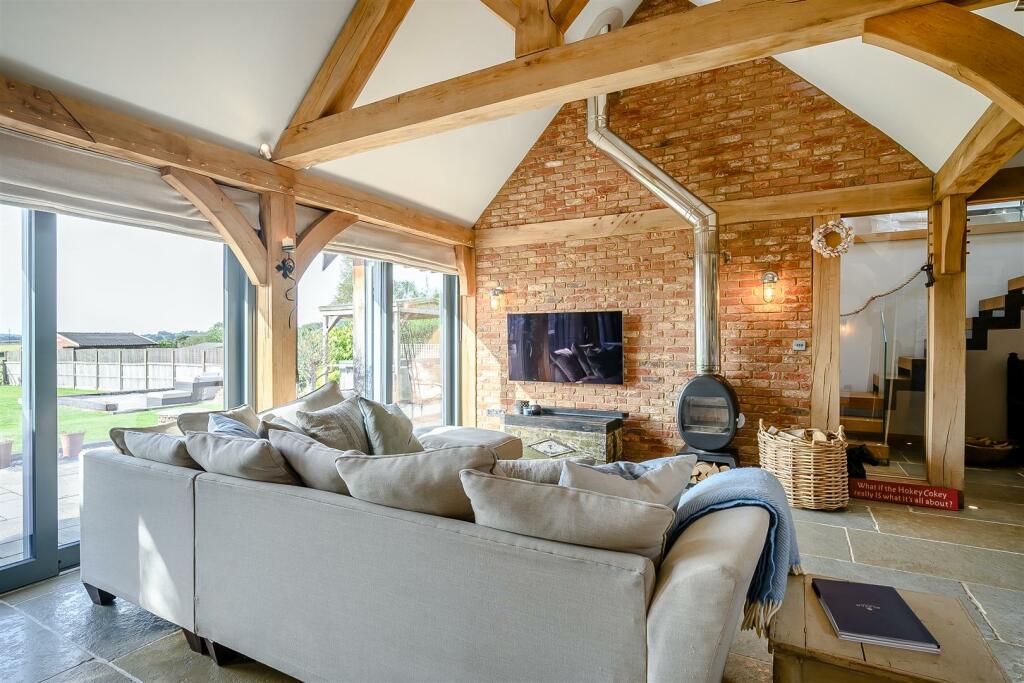 8568517-interior18.jpg